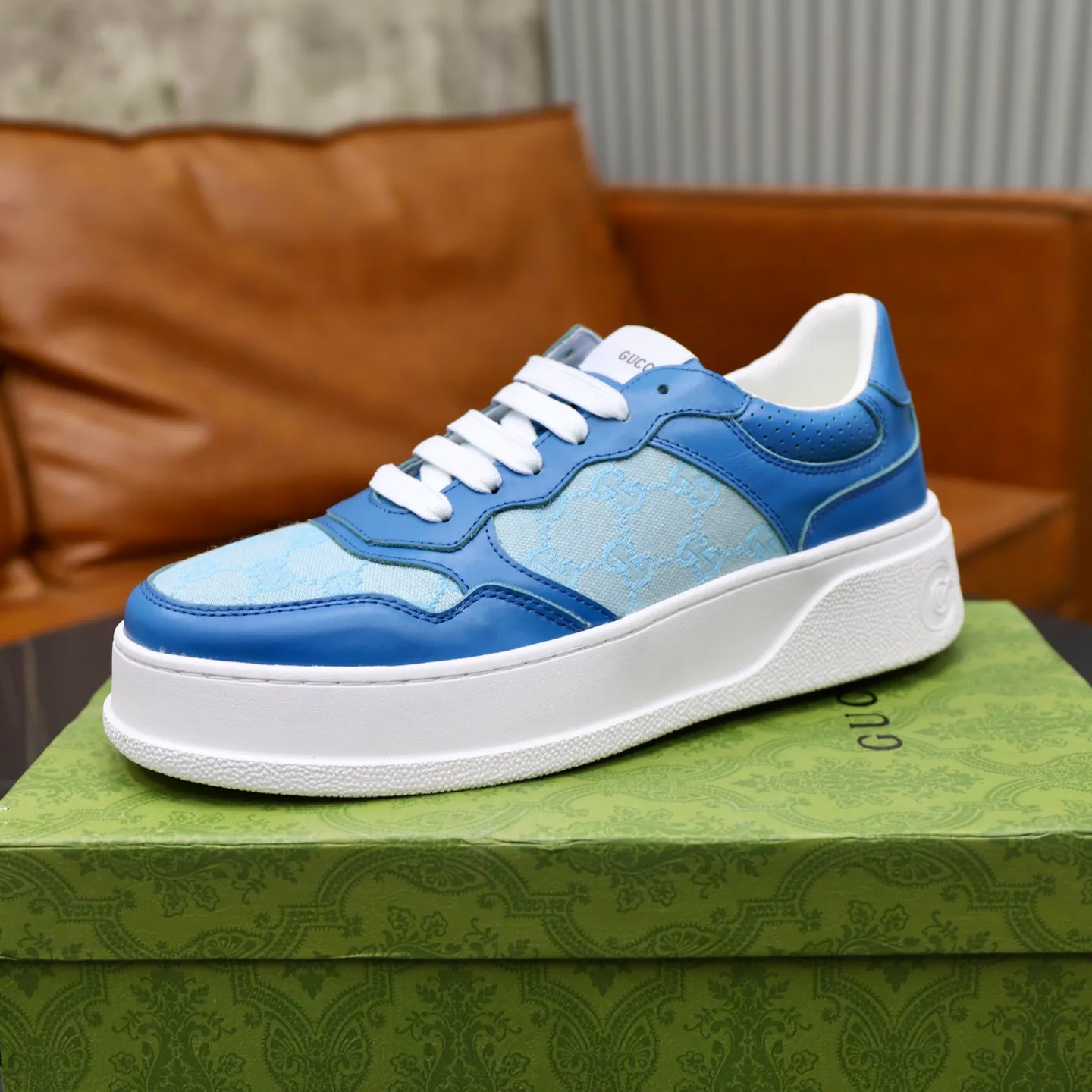 Men's shoes: 400💰🙅‍♂️🙅‍♂️🙅‍♂️ Brand: GUCCI Standard code: 38-44 (45 customized) Grade: Same as the official website Material: Original leather splicing brand cloth Comfortable and breathable sheepskin lining Lightweight wear-resistant outsole Style category: Men's fashion casual shoes Sports shoes Distinguished luxury brand elements Top luxury Color: actual picture color